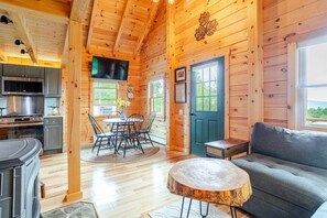 Televisión y chimenea 