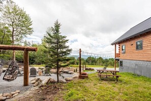 Outdoor dining - The Greylock Cabin (Florida)