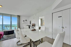 Dining - Spacious 2BR in Miami Bay Views with Balcony (Miami)