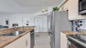 Cookware/dishes/utensils