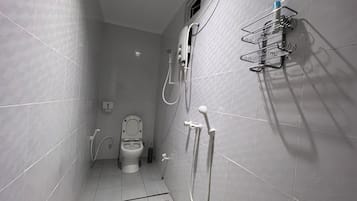 Doccia, asciugacapelli, bidet, asciugamani