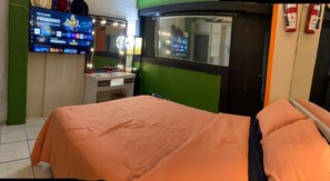 1 dormitorio, tabla de planchar con plancha, wifi y ropa de cama