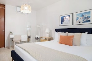 Room, 1 King Bed, Non Smoking | Iron/ironing board, free WiFi