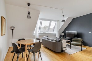 TV, stereo - Blueground | Wieden, city view, nr Belvedere (Vienna)