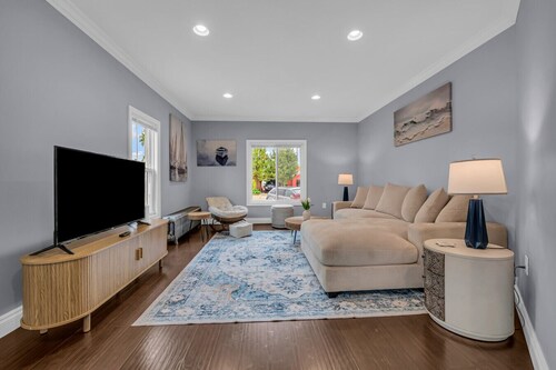 Lighthouse Landing–Secluded Comfort in Marine City