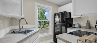 Lighthouse Loft– Chic Getaway in Marine City