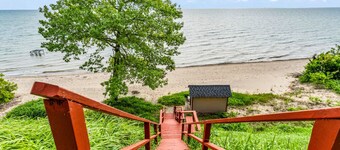 Bella’s Bluff - Hot Tub & 2.5 miles to Lexington!