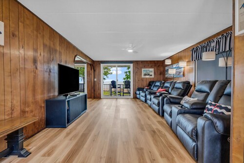 Knot a Care - Lakefront Living with Great Views!