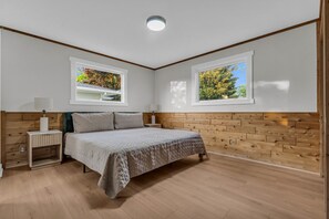 6 bedrooms, iron/ironing board, free WiFi, bed sheets