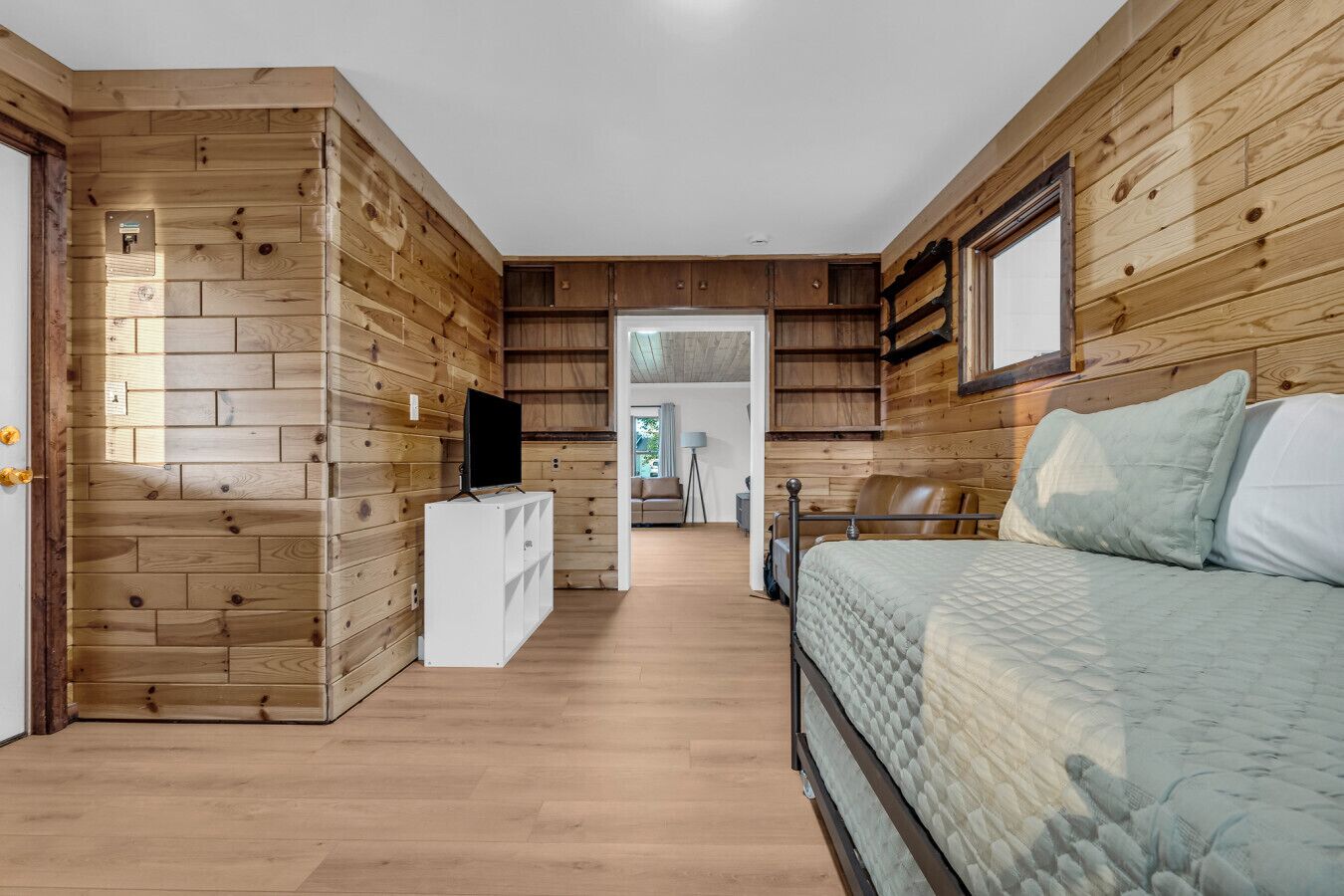 6 多间卧室、熨斗/熨衣板、免费 WiFi、床单