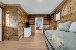 6 bedrooms, iron/ironing board, free WiFi, bed sheets