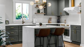 Kühlschrank, Mikrowelle, Ofen, Herdplatte