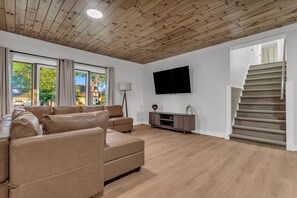 Smart TV - Downtown Lexington w 6bedrooms! (Lexington)