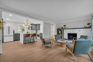 Interior - Downtown Lexington w 6bedrooms! (Lexington)