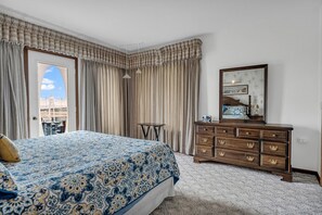 4 slaapkamers, een strijkplank/strijkijzer, wifi
