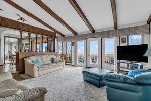 TV - Steps to the Sand! Ultimate Beach House Get-A-Way! (Port Sanilac)