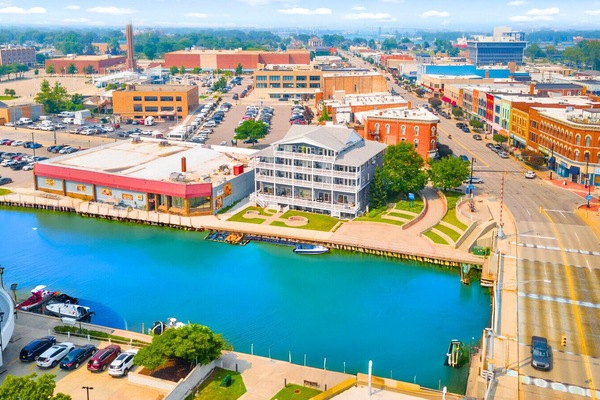 Corner spot. Triple-decker patio. Yeah, you just leveled up.