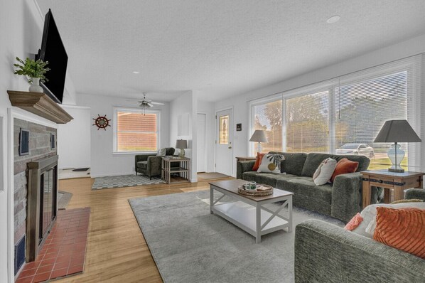 TV, fireplace, books, offices