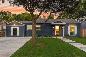 Exterior - The AT&T Stadium House, 3BR/2BA right by the Stadium (Arlington)