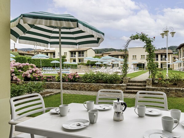 Outdoor dining - Corte delle Rose by Interhome (Garda)