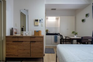 4 bedrooms, desk, iron/ironing board, free WiFi