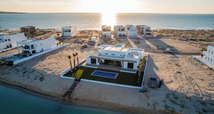 Adora House (4 Bed 4 Bath By FMI Rentals)