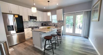 Opulent 4 Bdrm, Sleeps 12, Minutes From Downtown!