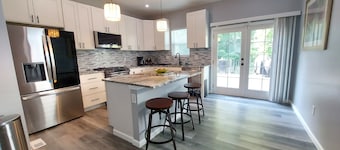 Opulent 4 Bdrm, Sleeps 12, Minutes From Downtown!