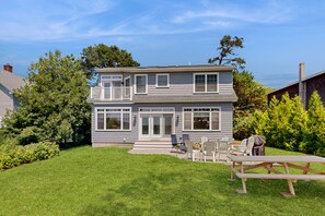 Exterior - Bright and beautiful bayfront getaway with water access, WiFi, & washer/dryer (Biddeford)