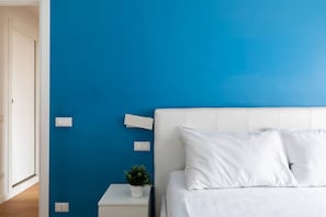 Iron/ironing board, free WiFi, bed sheets