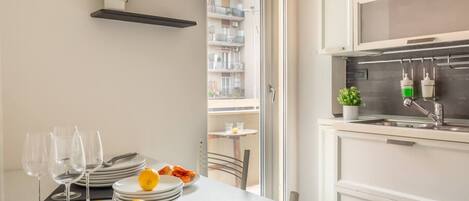 Réfrigérateur, micro-ondes, four, lave-vaisselle