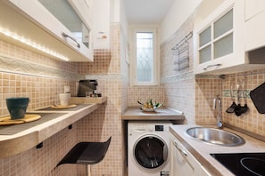 Frigorifero, microonde, forno, lavastoviglie