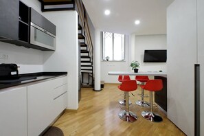 Dining - Antique Palazzo · Modern Loft · Trevi Fountain (Roma)