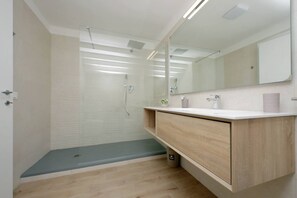 Hair dryer, towels - Antique Palazzo · Modern Loft · Trevi Fountain (Roma)