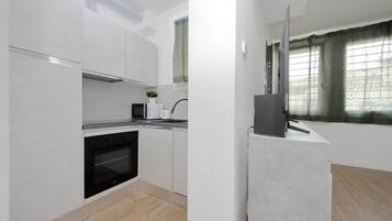 KĂŒhlschrank, Mikrowelle, Ofen, GeschirrspĂŒler