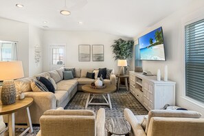 Télévision, baby-foot, livres