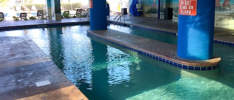 屋内プール、温水プール