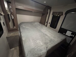 4 bedrooms, WiFi, bed sheets