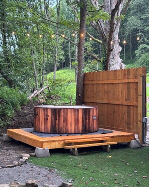 Outdoor spa tub
