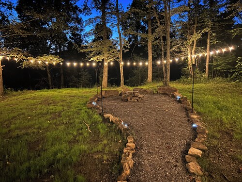 “Ah Private Hideout” with AC and Hot Tub in Buckhannon - 4 beds for a cozy stay