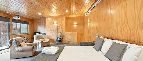 2 bedrooms, iron/ironing board, travel cot, WiFi