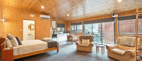 1 bedroom, iron/ironing board, travel cot, WiFi