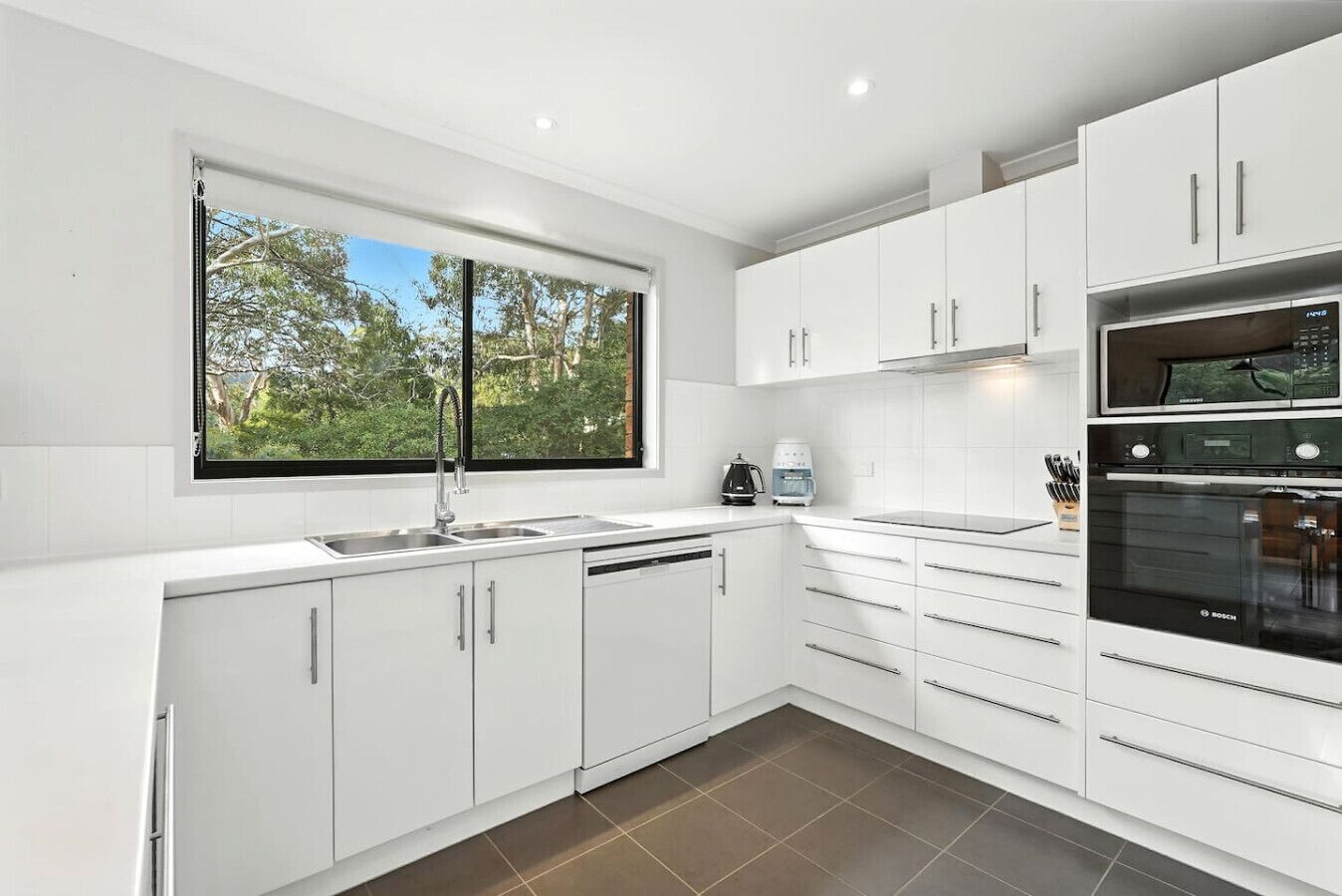 Micro-ondes, four, plaque de cuisson, lave-vaisselle