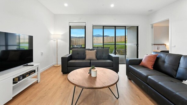 Living area - Modern & Accessible | Old Beach (Old Beach)