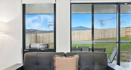 Modern & Accessible | Old Beach