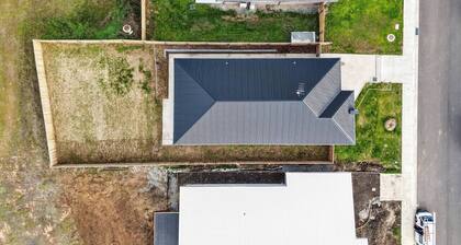 Modern & Accessible | Old Beach