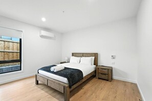 3 habitaciones, tabla de planchar con plancha, cuna de viaje y wifi 