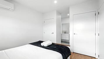 3 Schlafzimmer, BĂŒgeleisen/BĂŒgelbrett, Reisekinderbett, WLAN