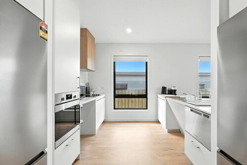 Modern & Accessible | Old Beach