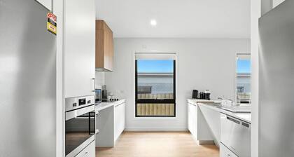 Modern & Accessible | Old Beach